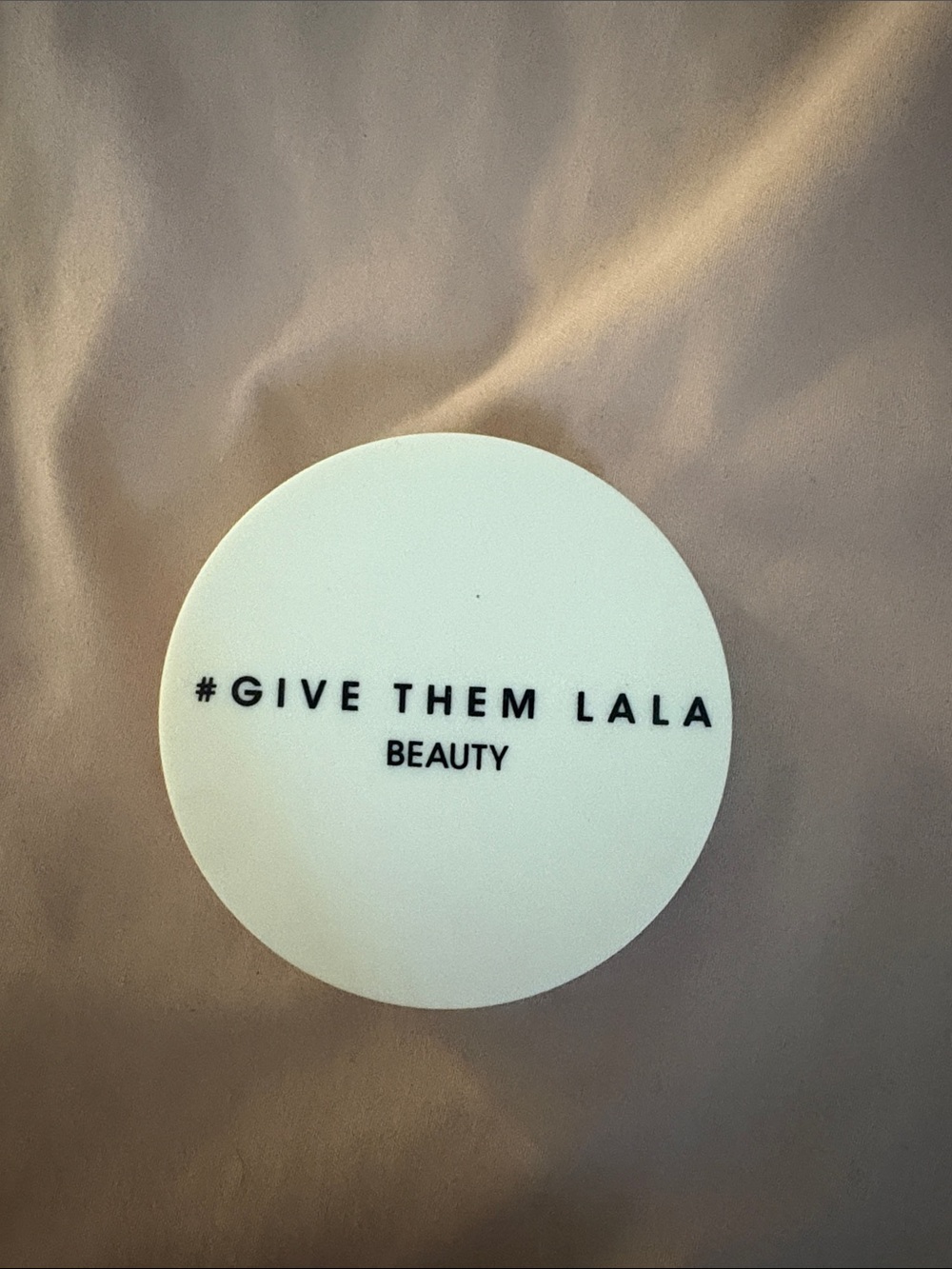 #GIVE THEM LALA Beauty Compact highlighter.